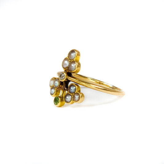 Victorian 18K Gold Ring with Diamond, Peridot & Seed Pearls