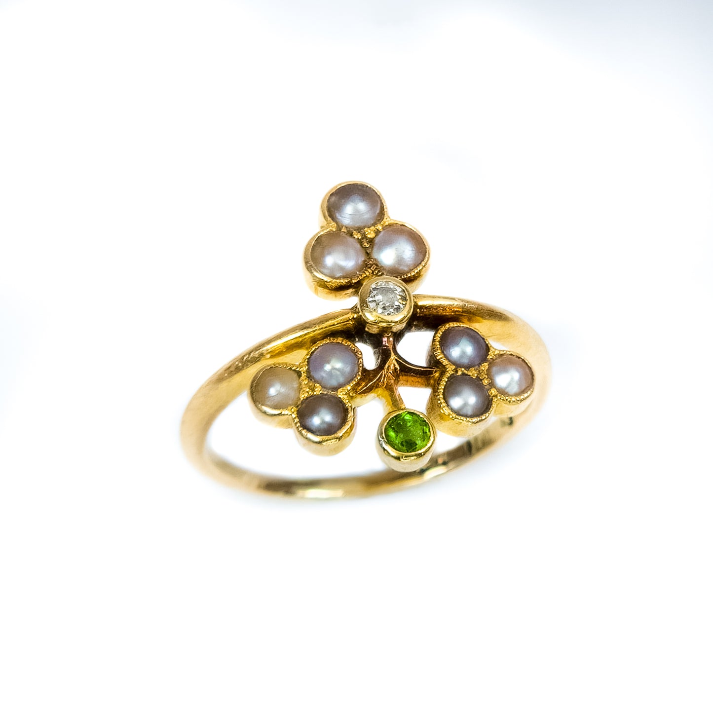 Victorian 18K Gold Ring with Diamond, Peridot & Seed Pearls